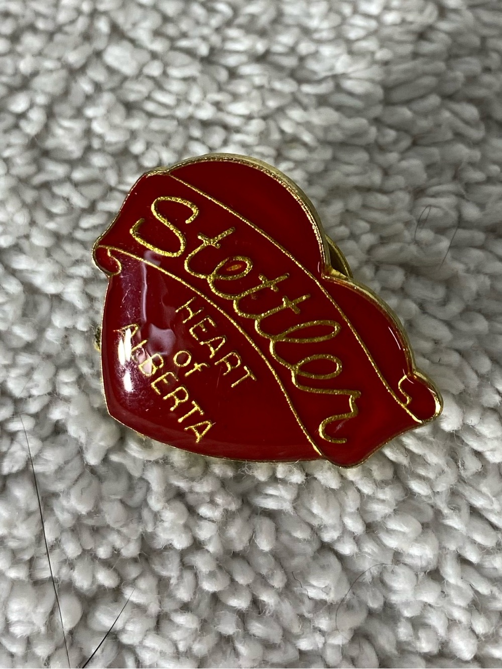5/$35 Vintage Stettler Heart of Alberta Souvenir Enamel Lapel Pin Red Gold Tone